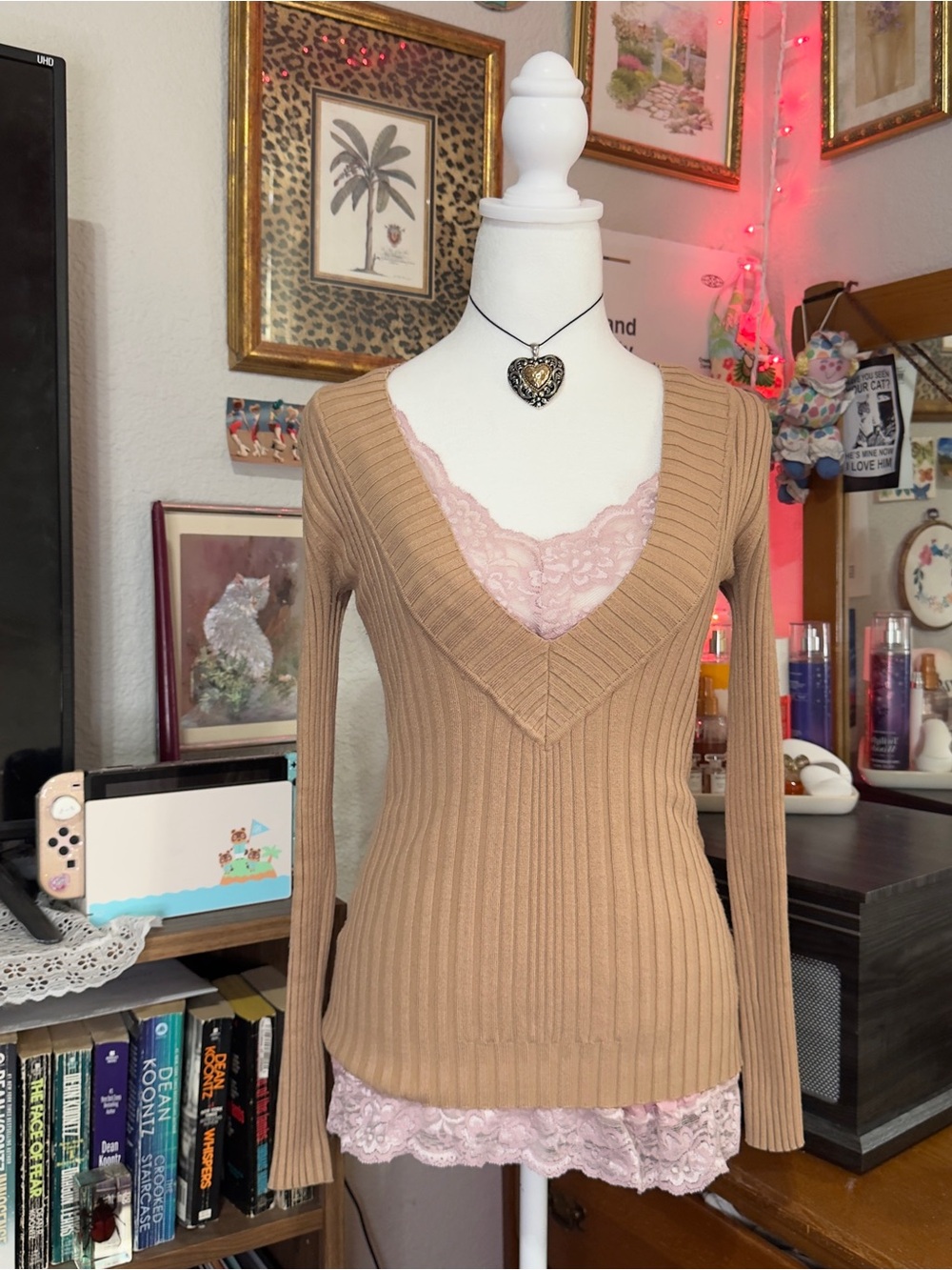 Y2K Ribbed V-Neck Sweater - Picture 8 of 11
